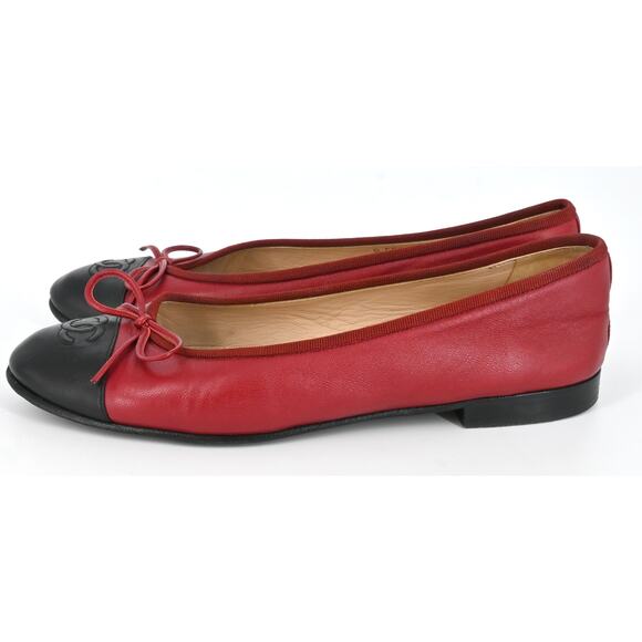 Chanel | Red Leather CC Cap Toe Ballet Flats Size: 38.5 - Picture 2 of 16